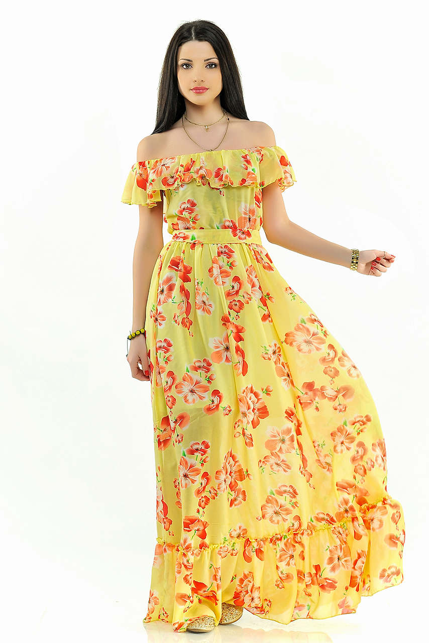 Желтое платье с цветочным принтом